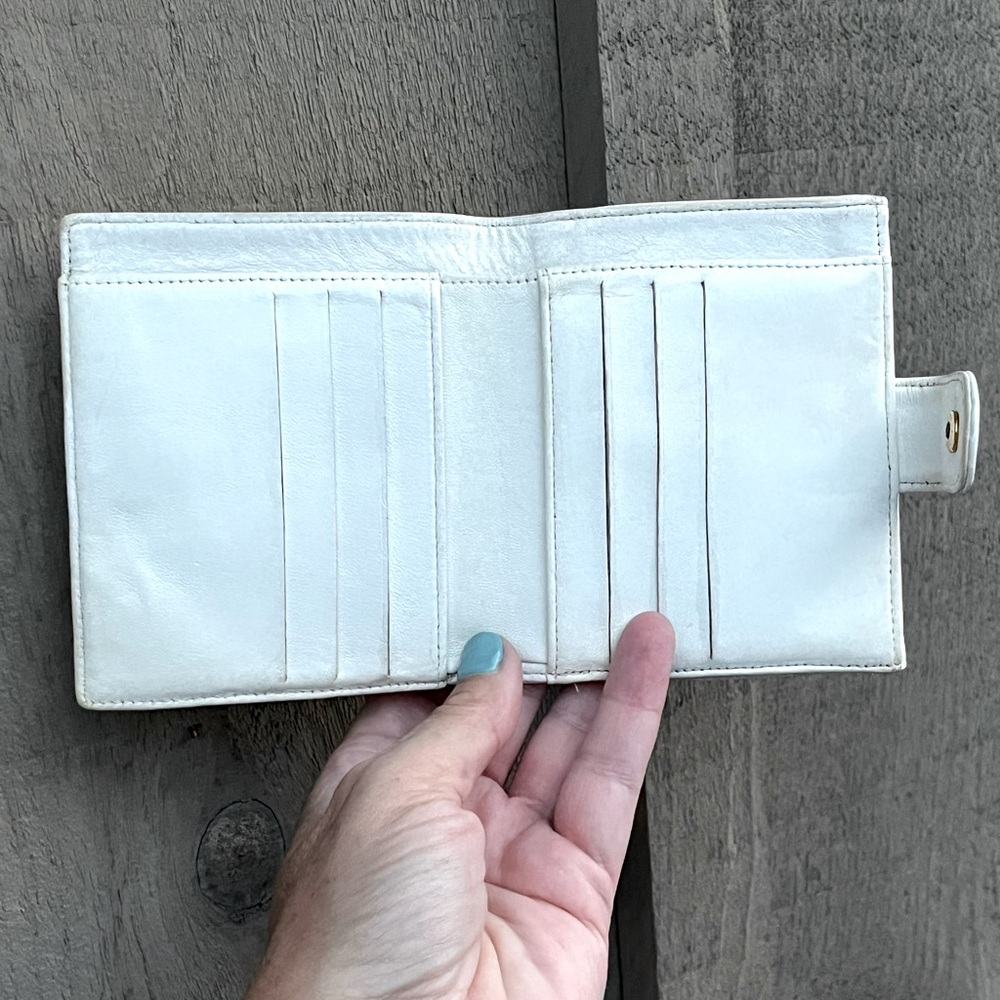 VINTAGE Caviar Timeless CC BIFOLD Wallet in White - Picture 4 of 16